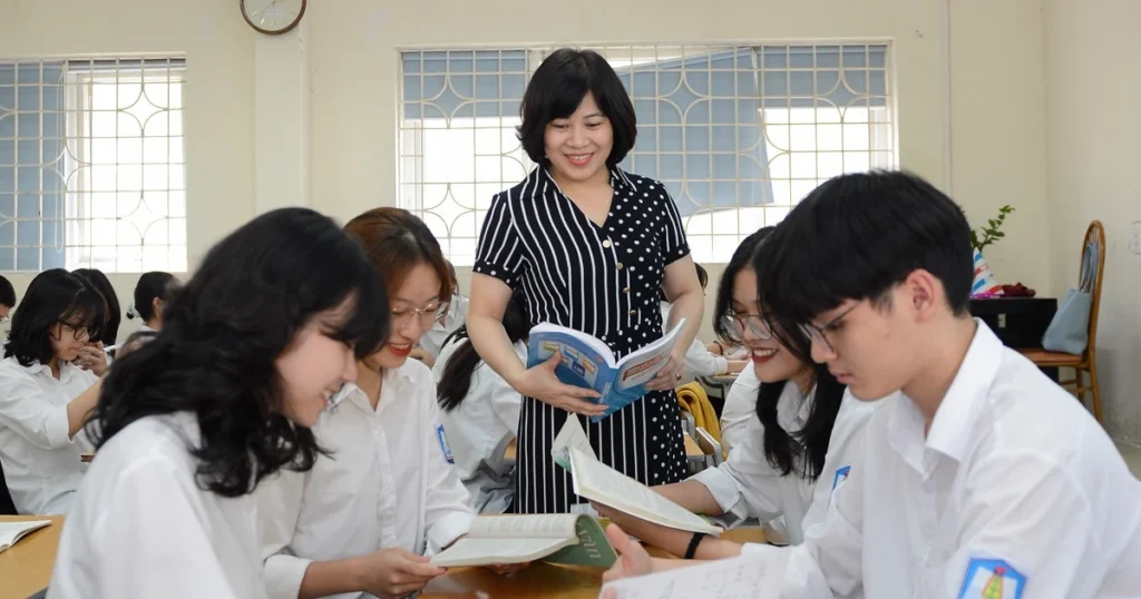 Bảng lương giáo viên 2026: Mức thu nhập mới của giáo viên tiểu học, THCS, THPT công lập