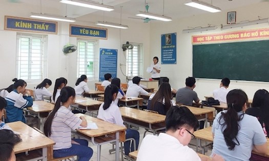 Bộ GDĐT làm rõ trường hợp giáo viên phổ thông không được dạy thêm theo Thông tư 29