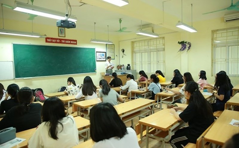 Bộ GDĐT làm rõ trường hợp giáo viên phổ thông không được dạy thêm theo Thông tư 29