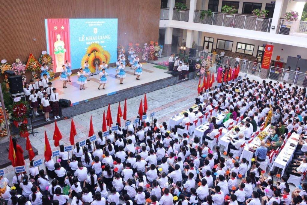 Bước ngoặt quản trị phát triển giáo dục trong năm học mới
